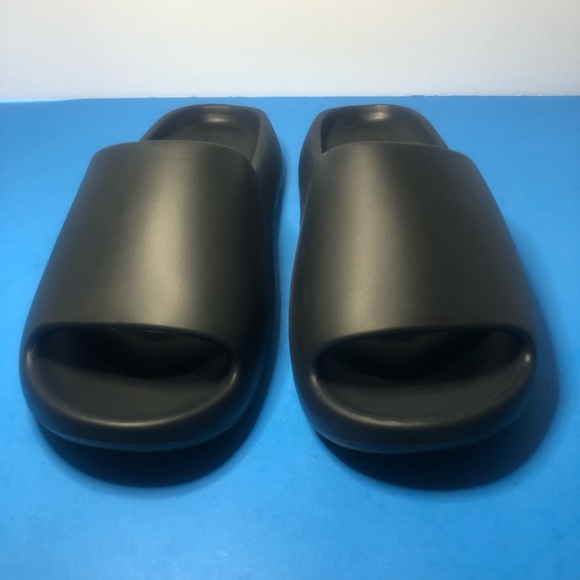 Thick Soled Black Sports Slides Soft Sandals Men’s Size 9.5/10 - Picture 2 of 8